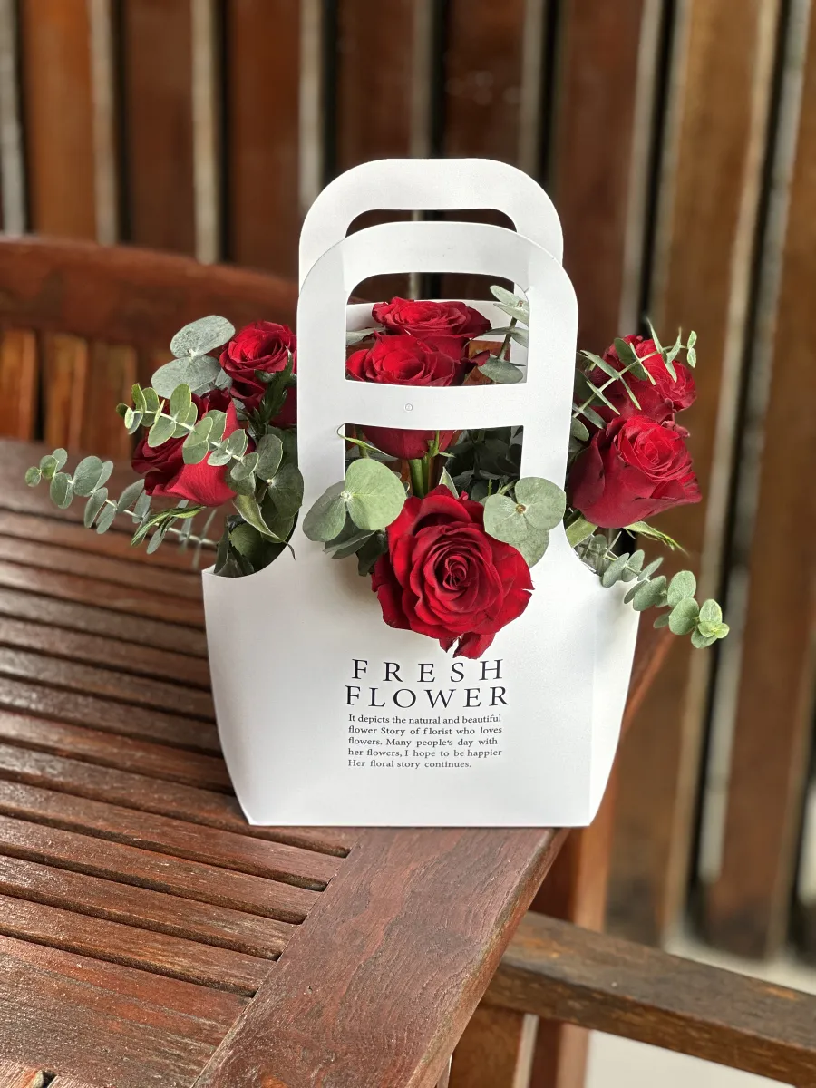 กระเป๋าถือลายดอกไม้ With love