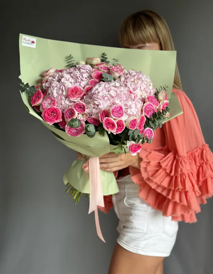 ลูกไม้สีชมพู