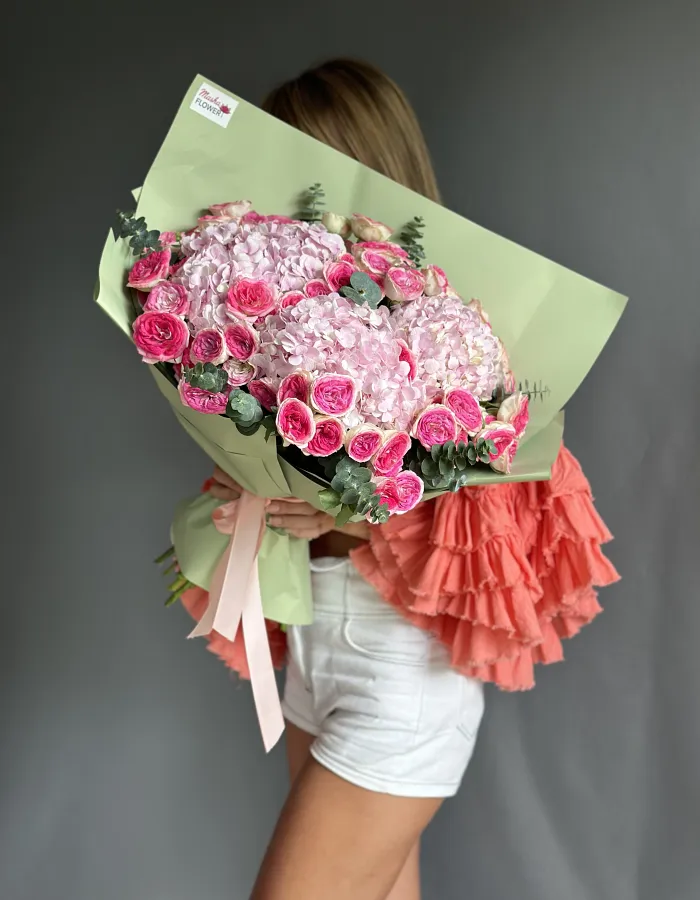 ลูกไม้สีชมพู