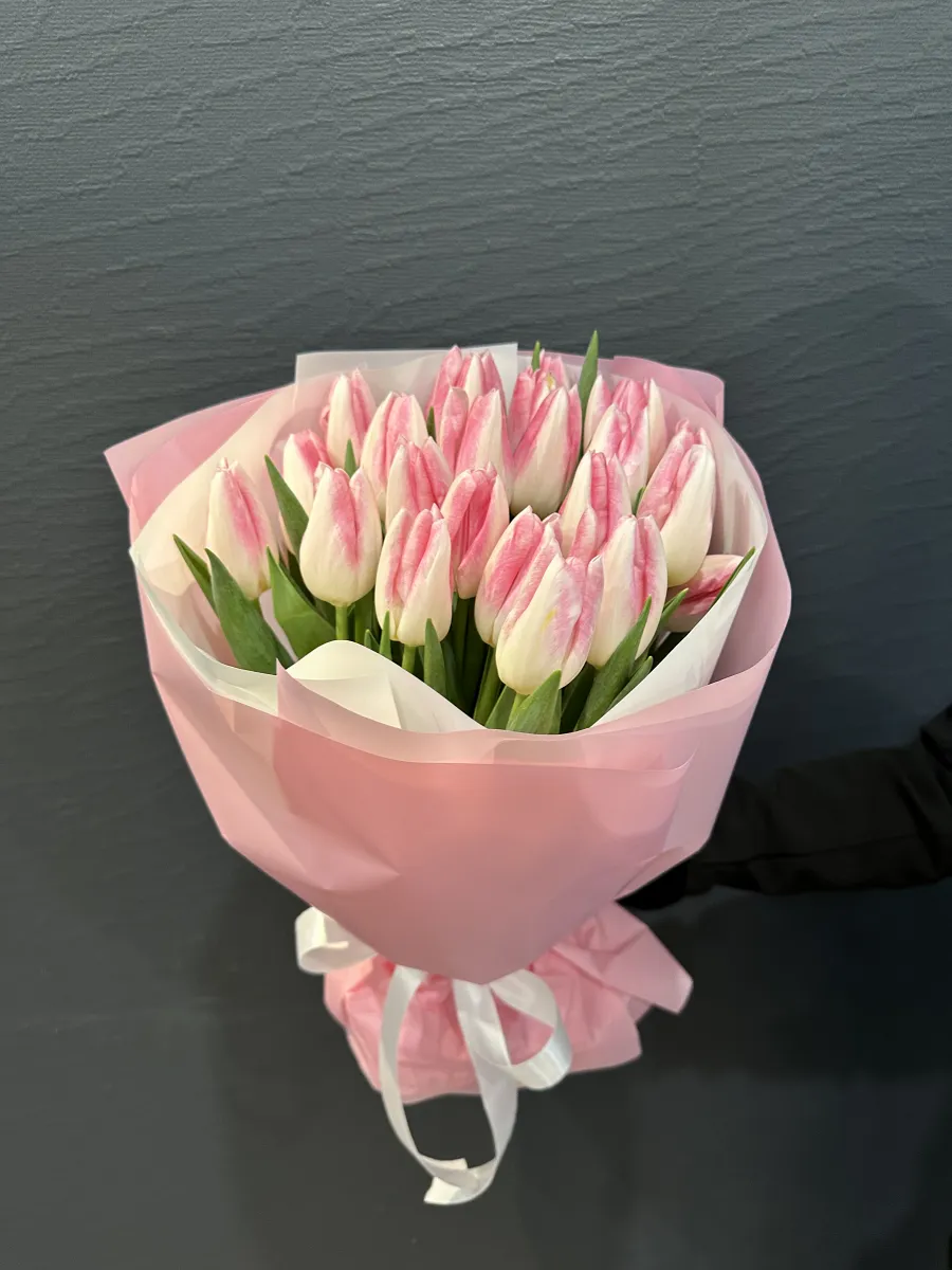 Букет из 25 розовых тюльпанов