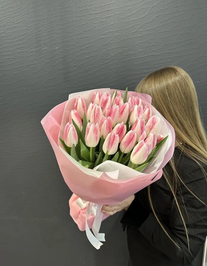 Букет из 25 розовых тюльпанов