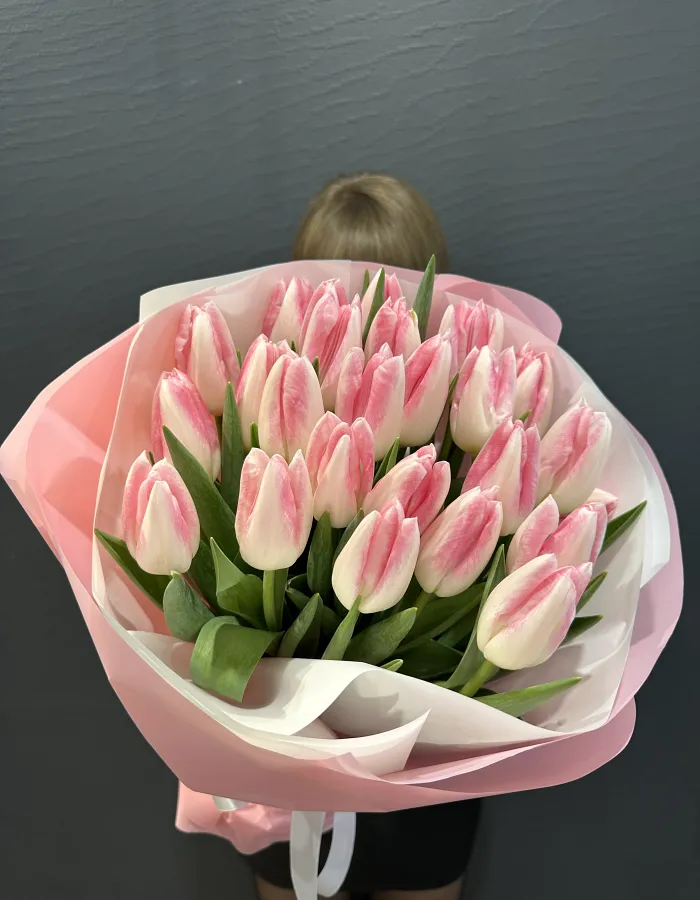 Букет из 25 розовых тюльпанов