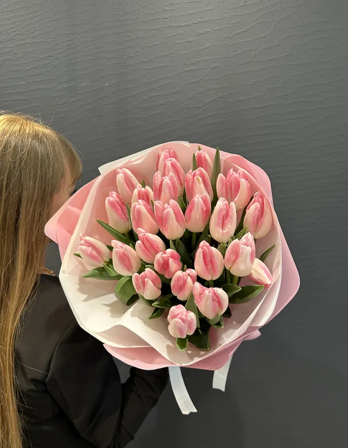 Букет из 25 розовых тюльпанов