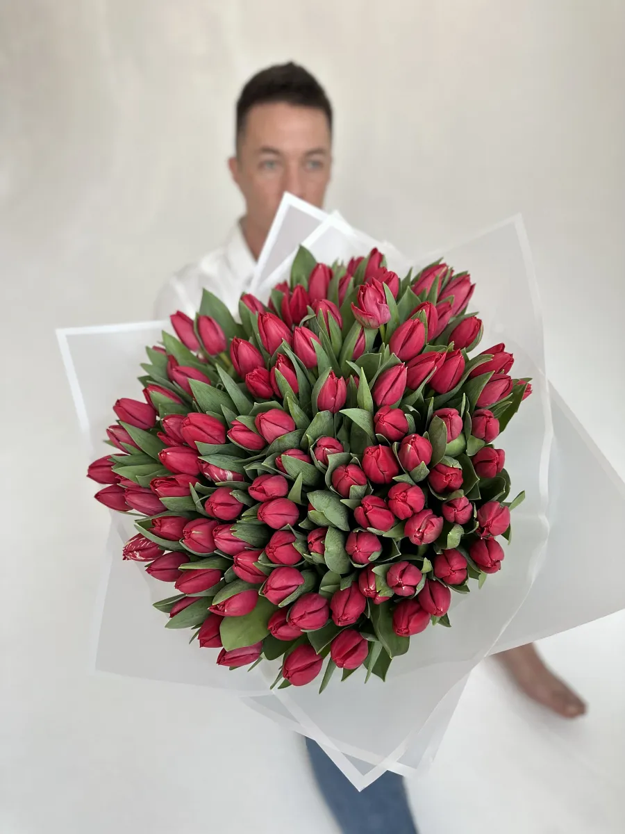 Букет из 101 красного тюльпана