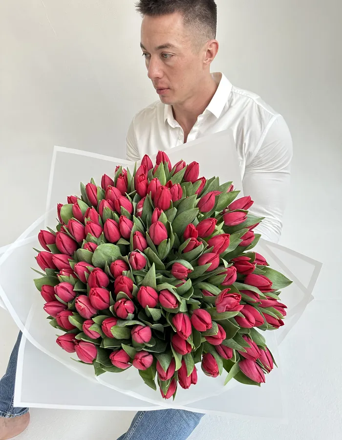 Букет из 101 красного тюльпана
