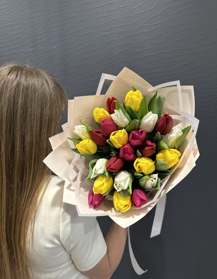 Букет 25 тюльпанов микс
