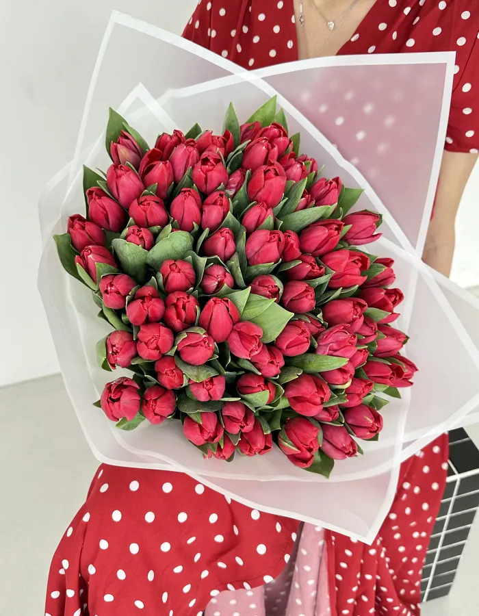 Букет из 51 красного тюльпана