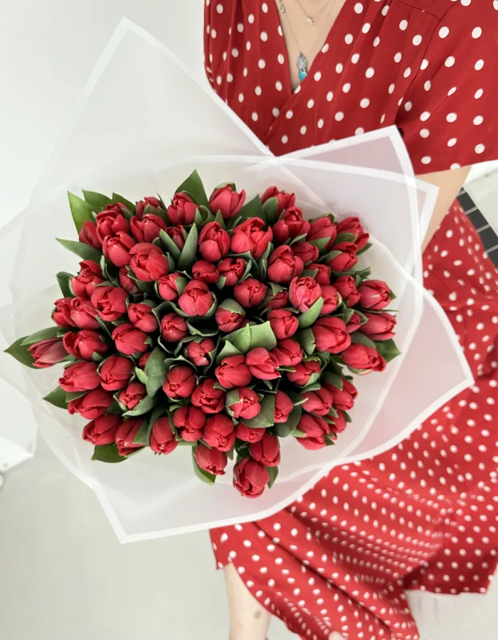 Букет из 51 красного тюльпана