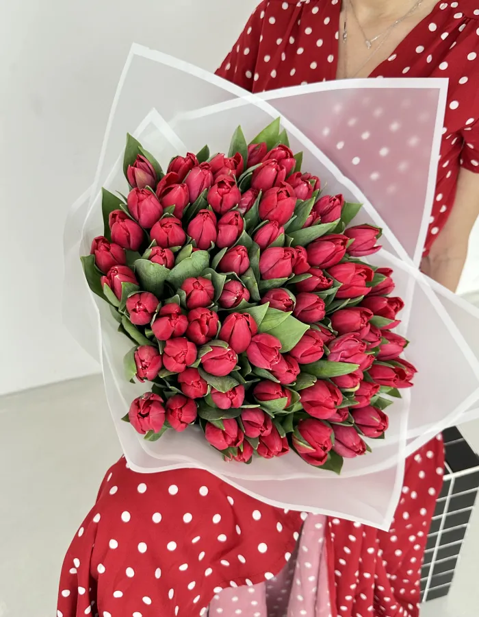 Букет из 51 красного тюльпана