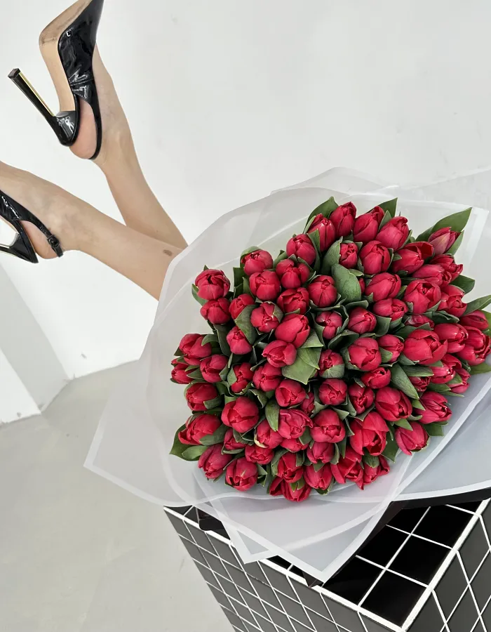 Букет из 51 красного тюльпана