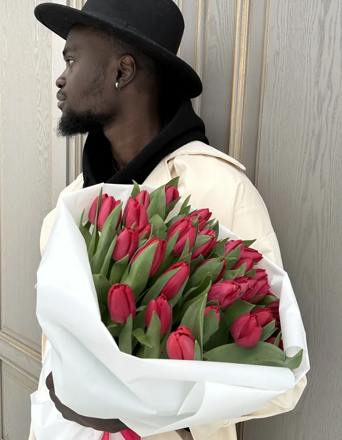 Букет из 25 красных тюльпанов