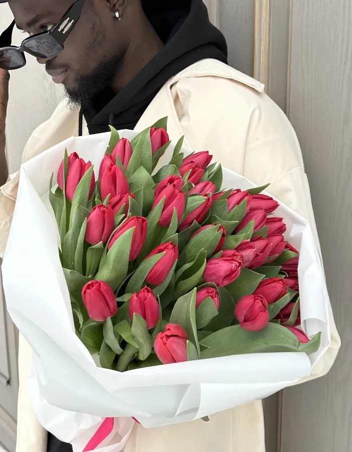 Букет из 25 красных тюльпанов